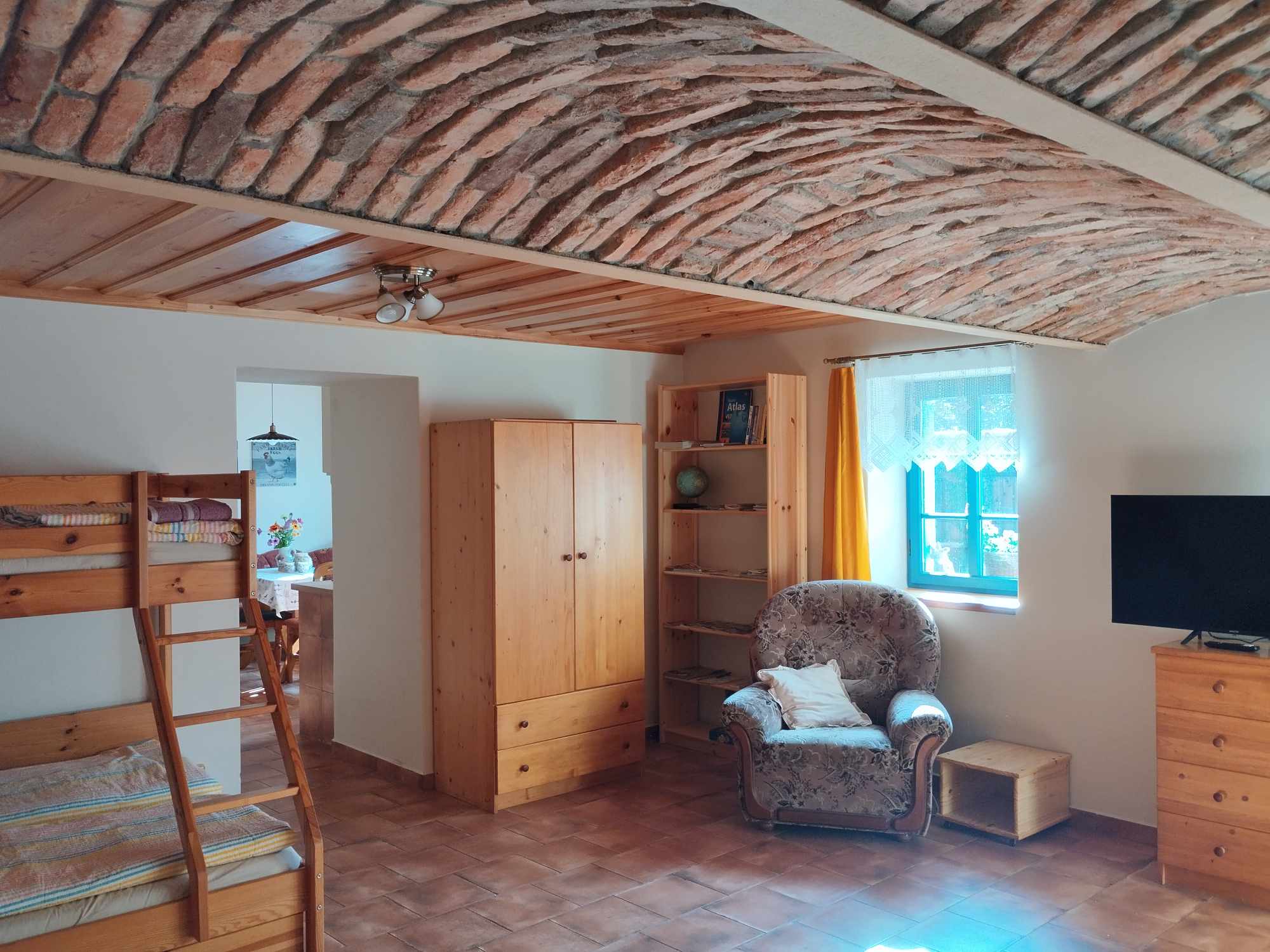 pohled od koupelny